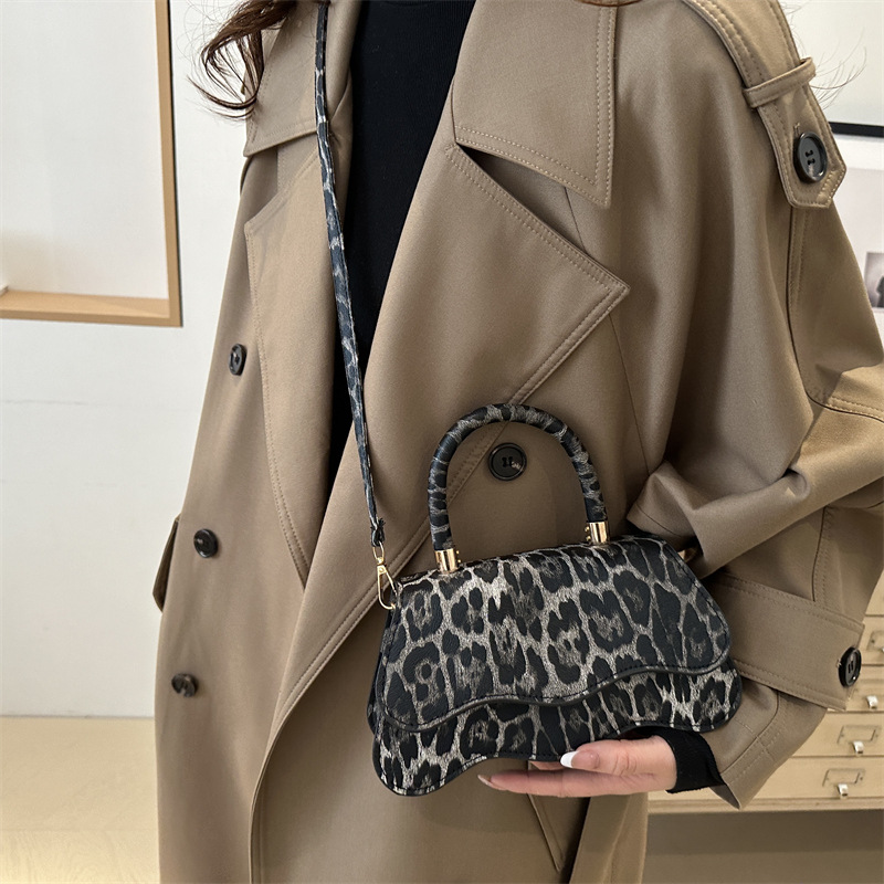 Niche design leopard print bag 2025 Spring New trendy and fashionable single-shoulder bag, personalized and creative single-shoulder bag for women Specification drawing
