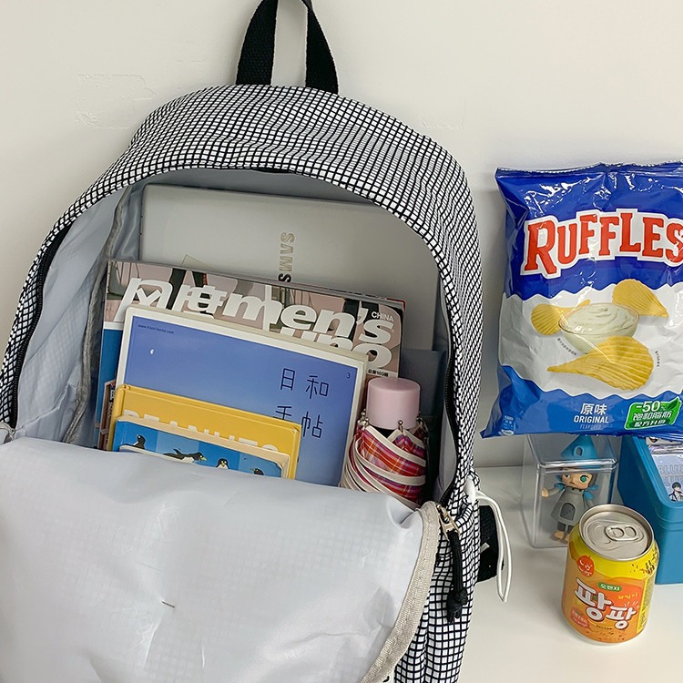 The new summer style of fresh and clean checkered schoolbag for primary school students, cute backpack for junior high school students and girls, ultra-light and lightweight travel backpack Application Scenario