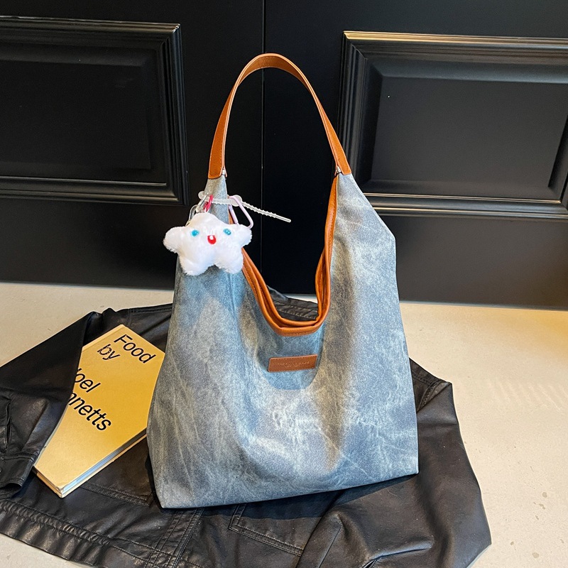 The new 2024 winter stylish and versatile Tote bag is a large-capacity brown single-shoulder bucket bag with a patchwork design for daily travel full figure