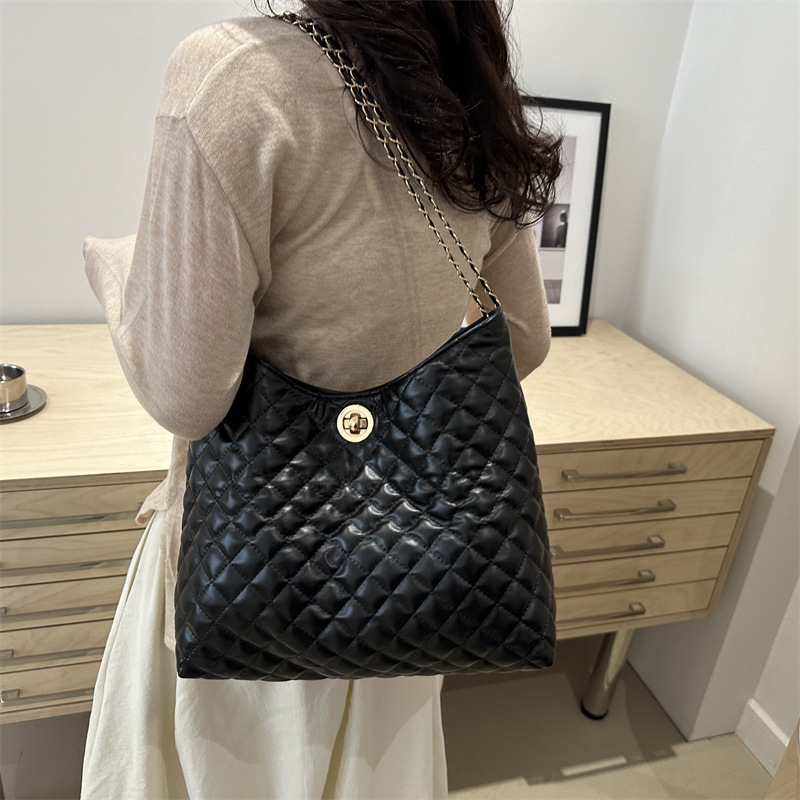 Underarm bag, women's bag, large capacity, 2024 new winter niche diamond-shaped chain bag, fashionable single-shoulder crossbody bag Specification drawing