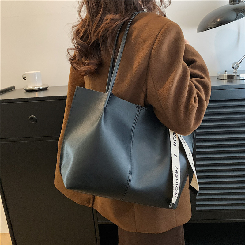 Retro, simple and large-capacity tote bag 2024 winter new style bag, trendy and simple single-shoulder bag, casual women's bag details Picture