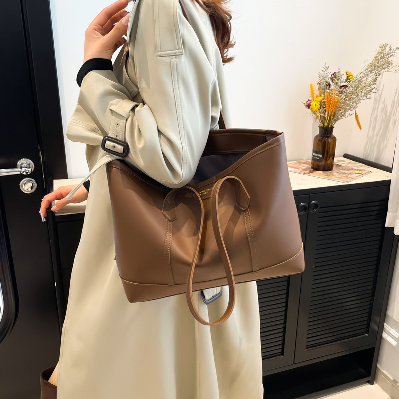 A large-capacity, high-quality commuter bag for women in 2024, a popular new lychee pattern interlayer single-shoulder tote bag Specification drawing