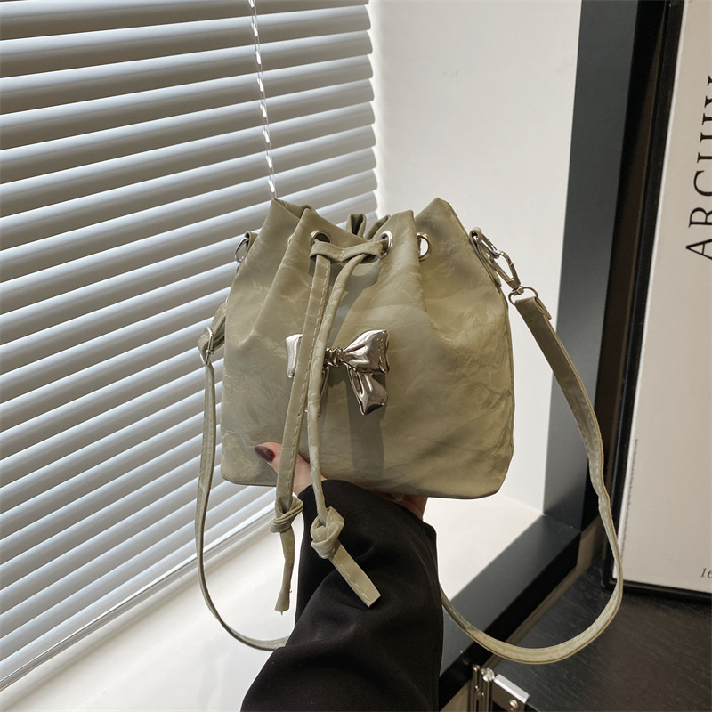 Drawstring fashion bow single-shoulder crossbody bag 2024 autumn/Winter new versatile ins casual bag bucket bag for women full figure
