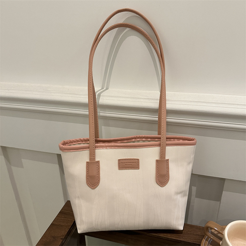 Large-capacity bag for ladies 2024, a fresh and simple winter casual single-shoulder bag, a casual tote bag for commuting to work full figure