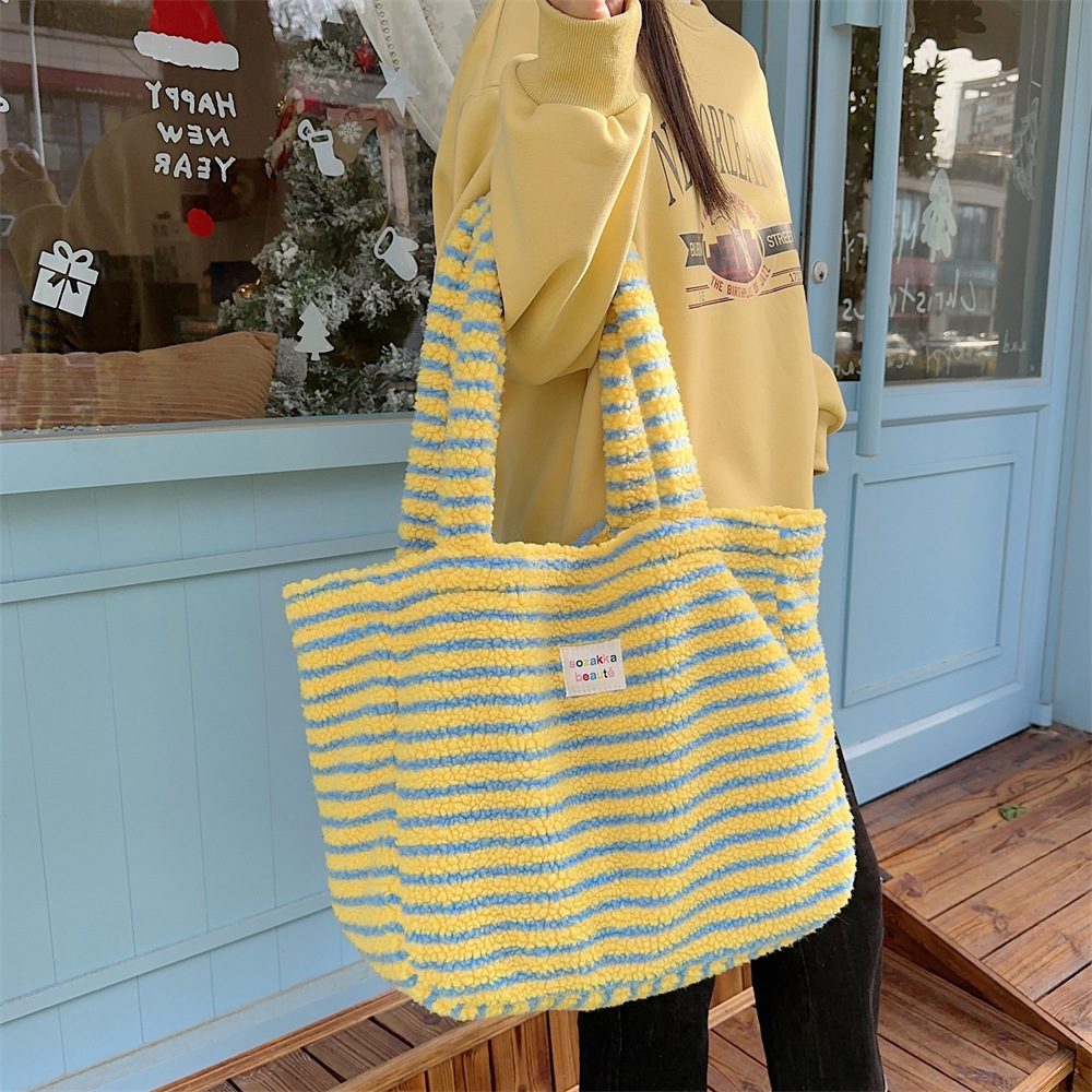 31231 Plush Bag for Women 2023 Winter New Style Colorful polka dot Handbag, Student schoolbag and tote bag Application Scenario
