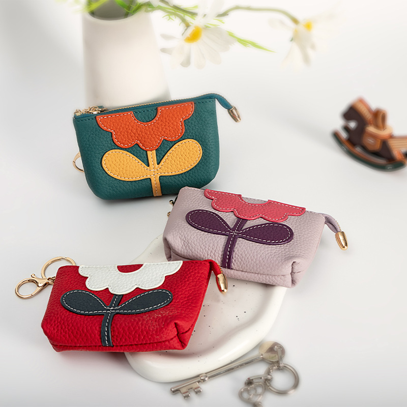 Japanese and Korean creative coin purse coin bag, top layer cowhide keychain card case, genuine leather mini flower color-blocking red envelope Application Scenario