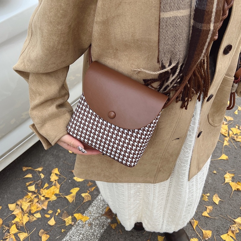 The niche Maillard retro 2024 new bag, a stylish and versatile small square bag with a single shoulder and a stylish crossbody Specification drawing