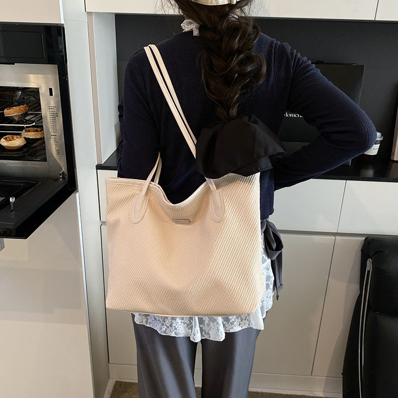 Cross-border high-end retro large-capacity single-shoulder bag for women 2025 new style, casual and versatile, commuting hand-carry underarm bag trend Specification drawing