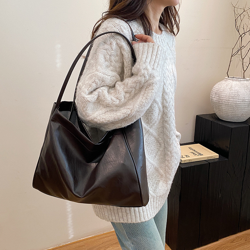The "Bag Girl" 2024 winter fashion Niche design single-shoulder bag with large capacity for commuting and underarm tote, a big bag for women Specification drawing