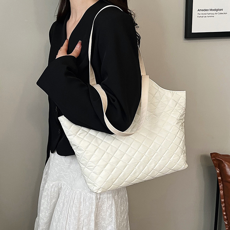 Casual diamond-shaped solid color large-capacity women's bag 2023 autumn new women's bag, popular single-shoulder underarm bag tote bag Specification drawing