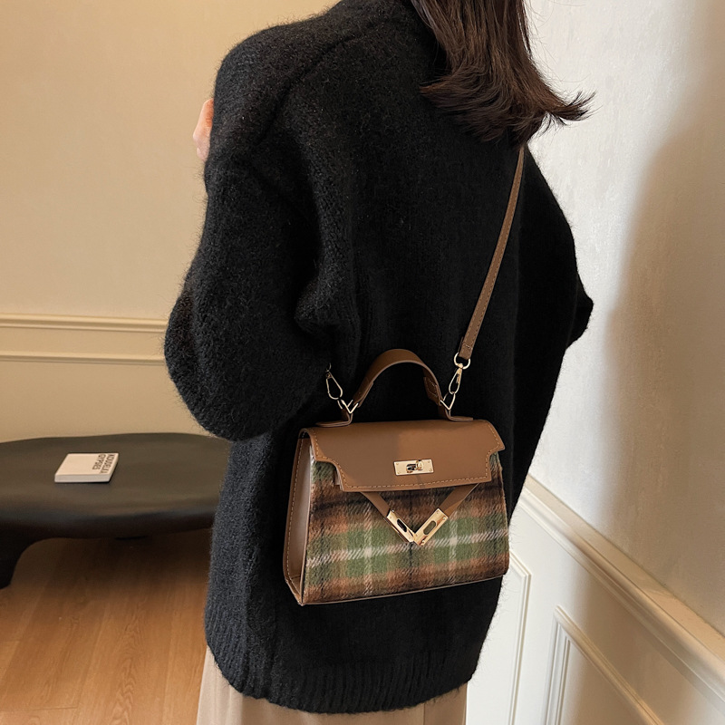 Fashionable Kelly bag, checkered casual small bag for women, 2024 new trendy and versatile ins handbag, single-shoulder crossbody bag details Picture