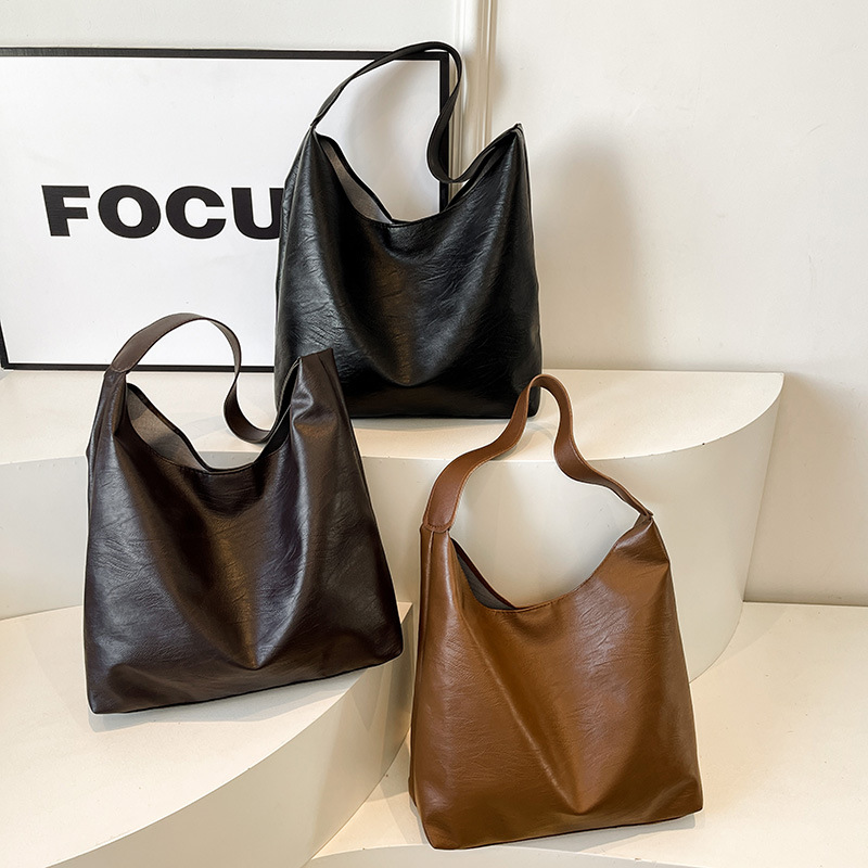 Cross-border single-shoulder bag, Korean version PU simple handbag, new large-capacity, texture, solid color commuter tote bag Application Scenario
