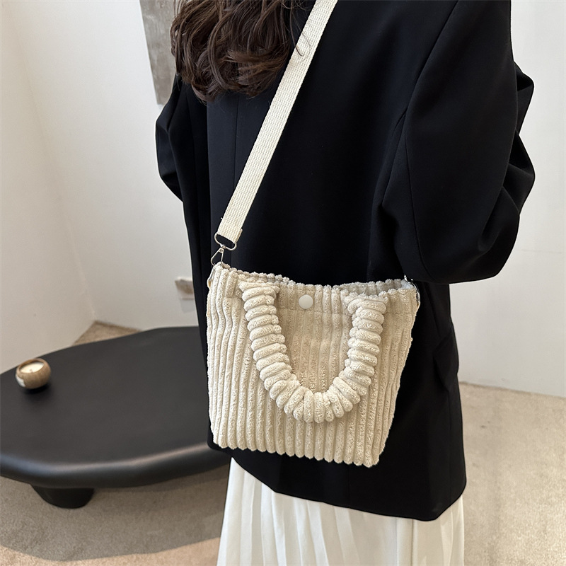Simple bucket bag 2024 winter new style Korean ins corduroy single-shoulder crossbody bag texture hand-held women's bag Specification drawing
