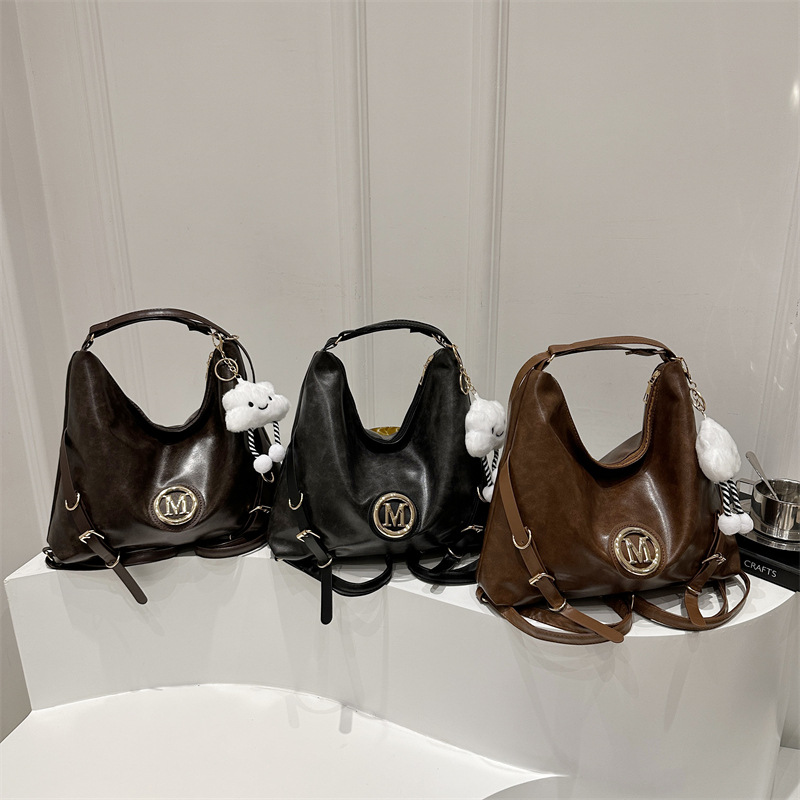 Multi-functional backpack, retro soft leather feel, versatile, large-capacity tote bag, commuter single-shoulder bag, crossbody bag Application Scenario