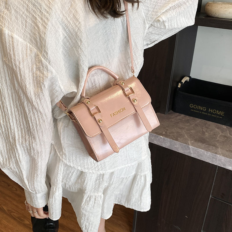 Cross-border new 2025 Korean style trendy single-shoulder crossbody bag, simple and elegant hand-held bag, retro postman small square bag for women details Picture