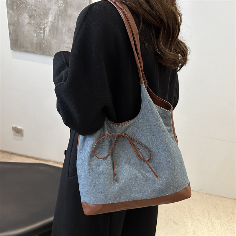 New large-capacity denim patchwork handbag, commuter tote bag, simple and laid-back style, versatile commuter crossbody bag Specification drawing