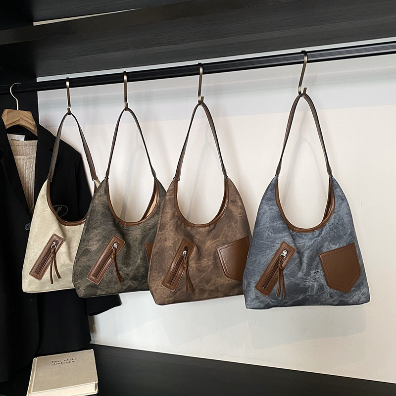 2025 New trendy large-capacity bag, fashionable single-shoulder bag, commuting to work, student class, underarm tote bag, women's bag Application Scenario