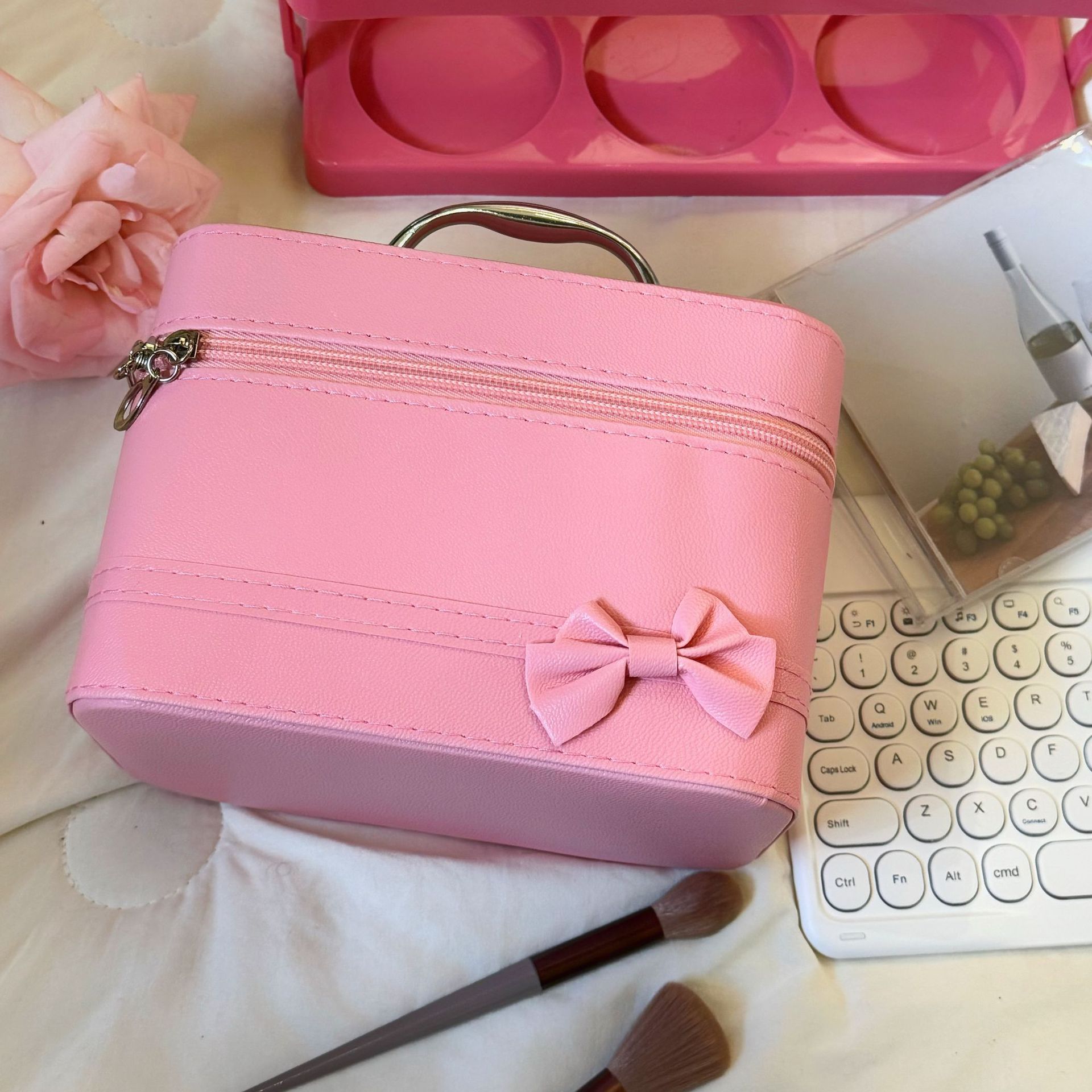 Ballet-style cute bow makeup bag, large-capacity portable makeup case for business trips and travel, hand-held storage box Specification drawing
