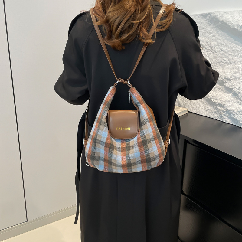 Winter color-blocking checkered texture single-shoulder crossbody bag, large-capacity college-style commuting backpack, fashionable crossbody bag Specification drawing