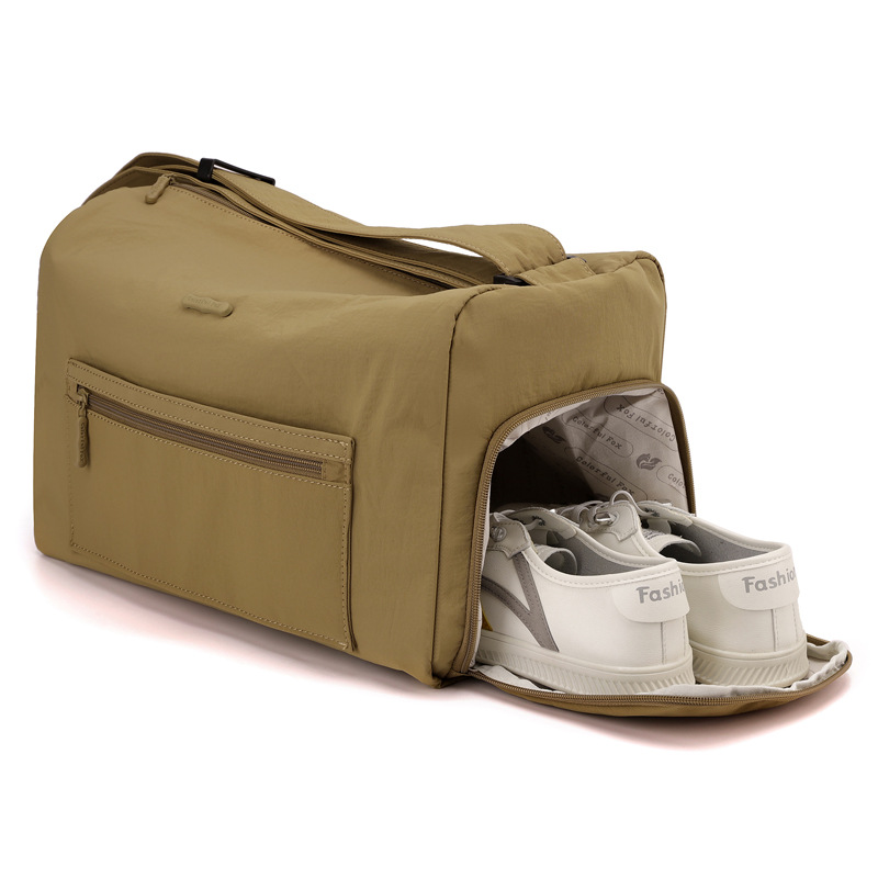 Colorful Fox's new women's sports training fitness bags, yoga bags, lightweight and large-capacity short travel bags Application Scenario