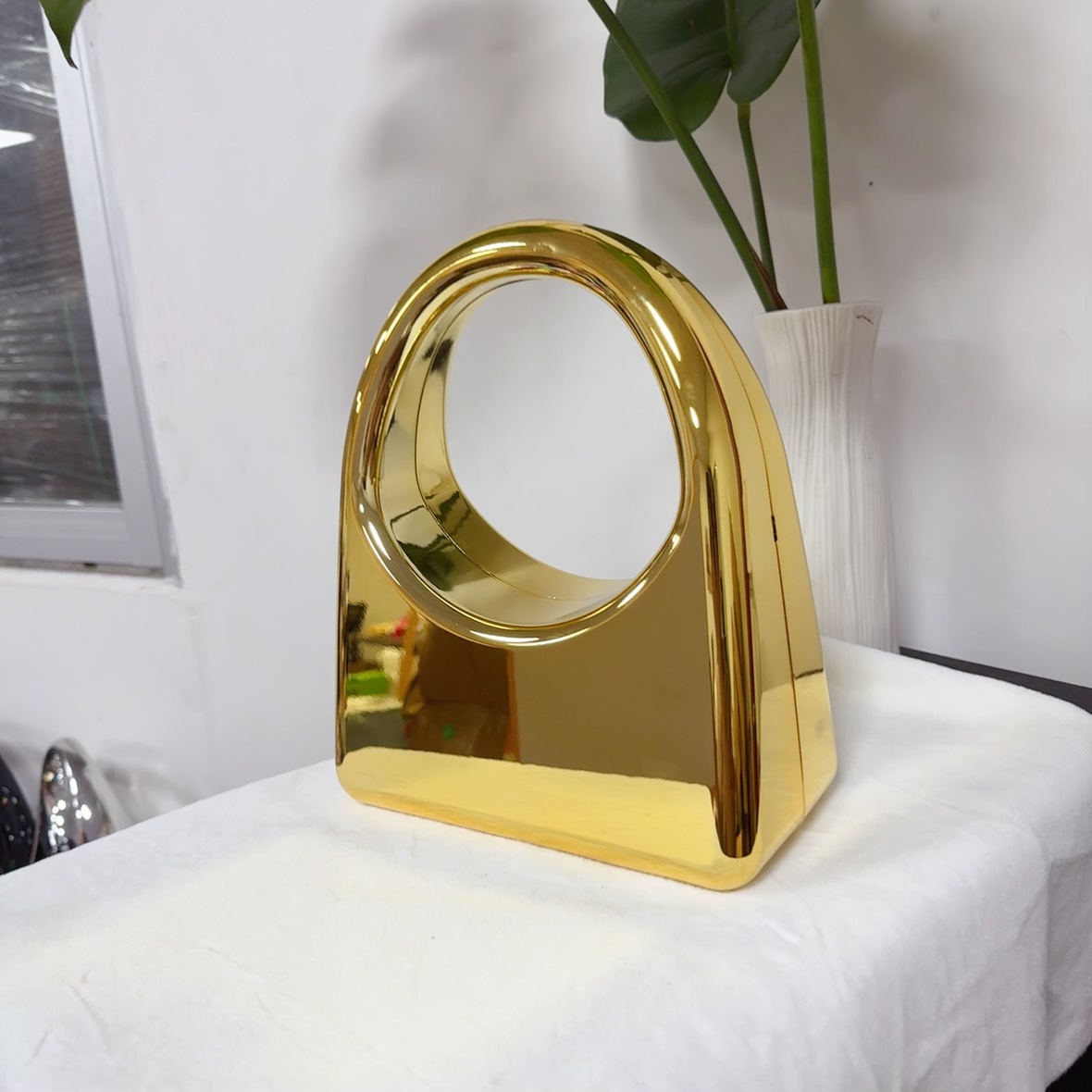 2025 New style European and American cross-border acrylic bag, fashionable and individual handbag, socialite dinner handbag Application Scenario