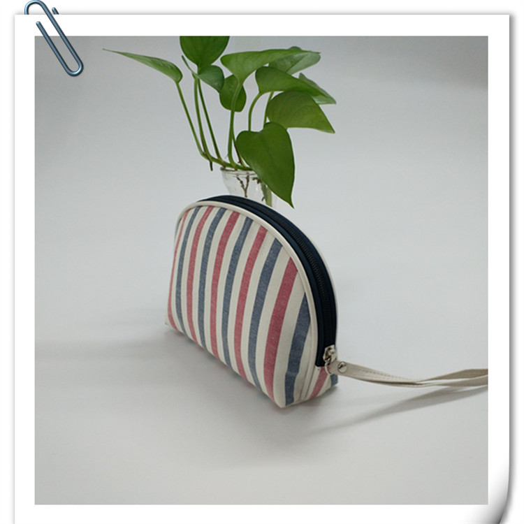 Cotton fabric cosmetic bags, striped semi-circular cosmetic bags, cosmetic storage bags, travel toiletries bags, custom LOGO from the manufacturer Specification drawing