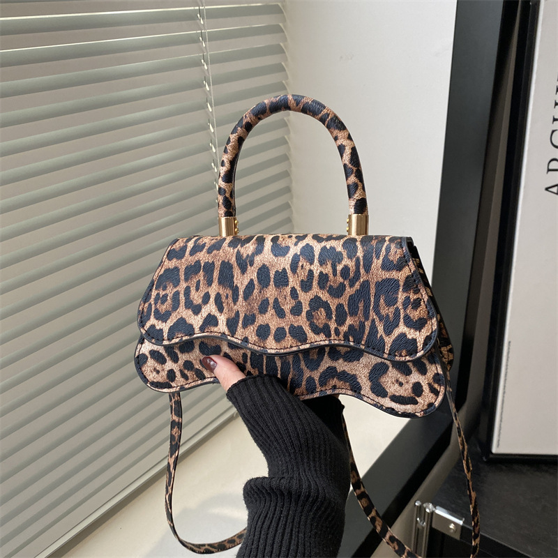 Niche design leopard print bag 2025 Spring New trendy and fashionable single-shoulder bag, personalized and creative single-shoulder bag for women full figure
