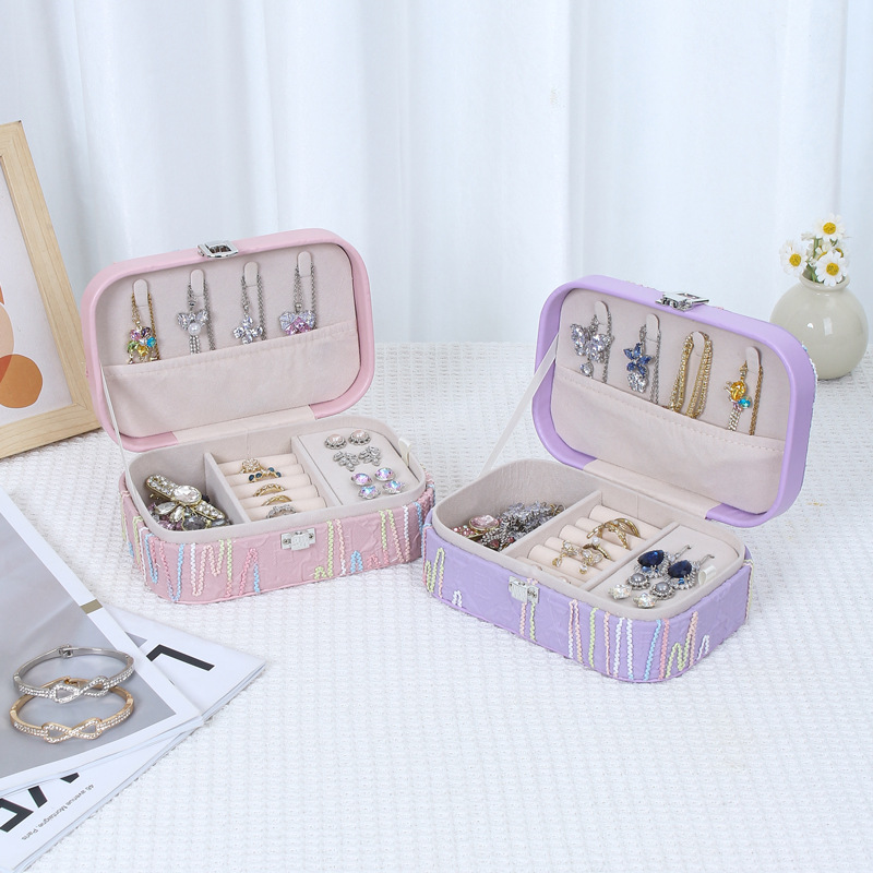 New jewelry box with large capacity for storing earrings, necklaces, rings and other accessories. It can carry mirrors and is a pu clasp jewelry box Specification drawing