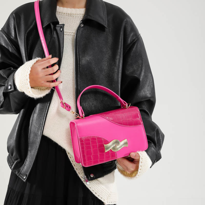 A French-style, elegant and individualistic hand-held small square bag for the winter of 2024, a beautiful and fashionable Korean-style, stylish single-shoulder crossbody bag details Picture