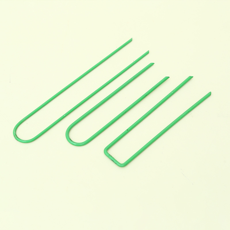 U-shaped ground nails, green baked paint galvanized slanted pointed nails, ground film fixers, artificial turf fixing nails, turf U-shaped nails details Picture