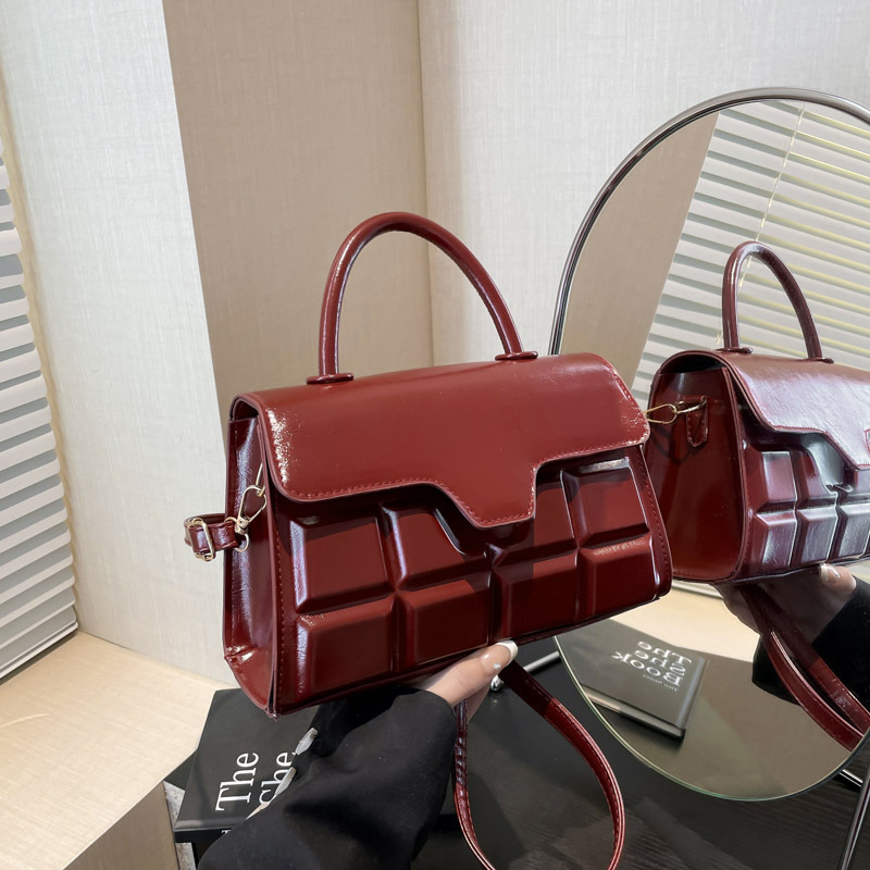 Solid color spring three-dimensional square Korean style fashionable and simple checkered embossed 2025 new single-shoulder crossbody handbag full figure