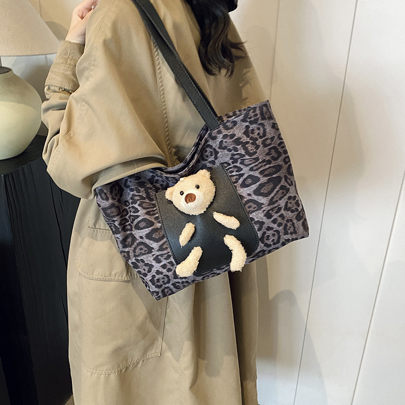 Cross-border leopard print canvas bag for women, large capacity 2024 new autumn and winter versatile casual single-shoulder shopping bag tote bag details Picture