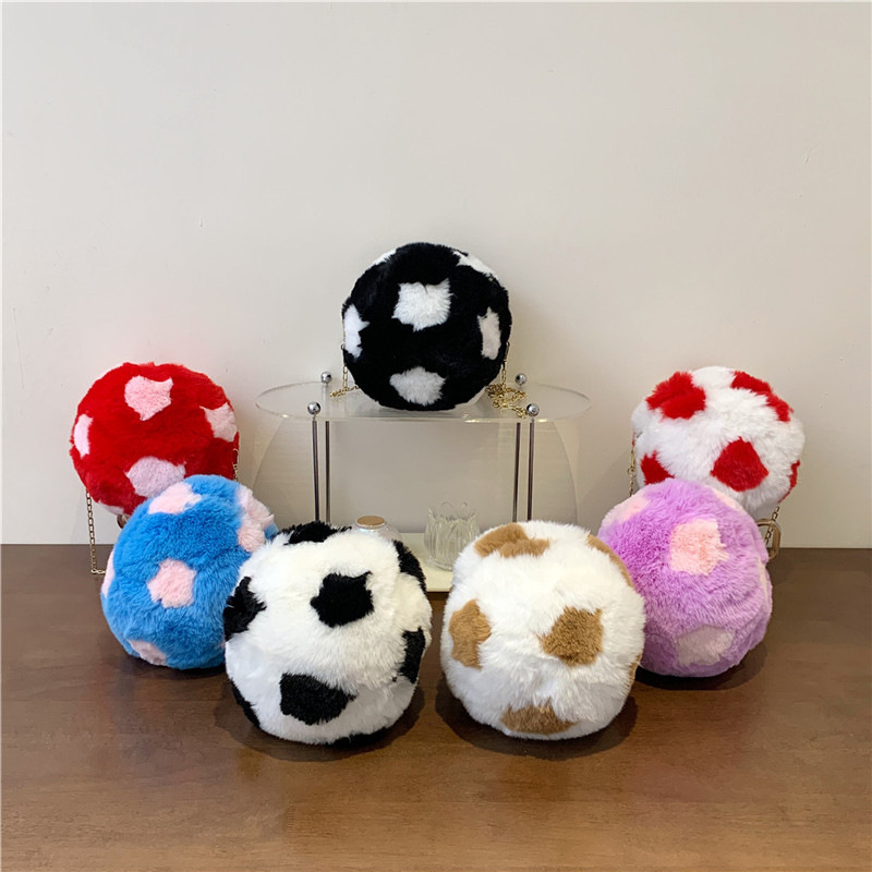Personalized colorful football fur bag, fashionable chain crossbody bag, new cute plush single-shoulder bag for autumn and winter 2024 Application Scenario