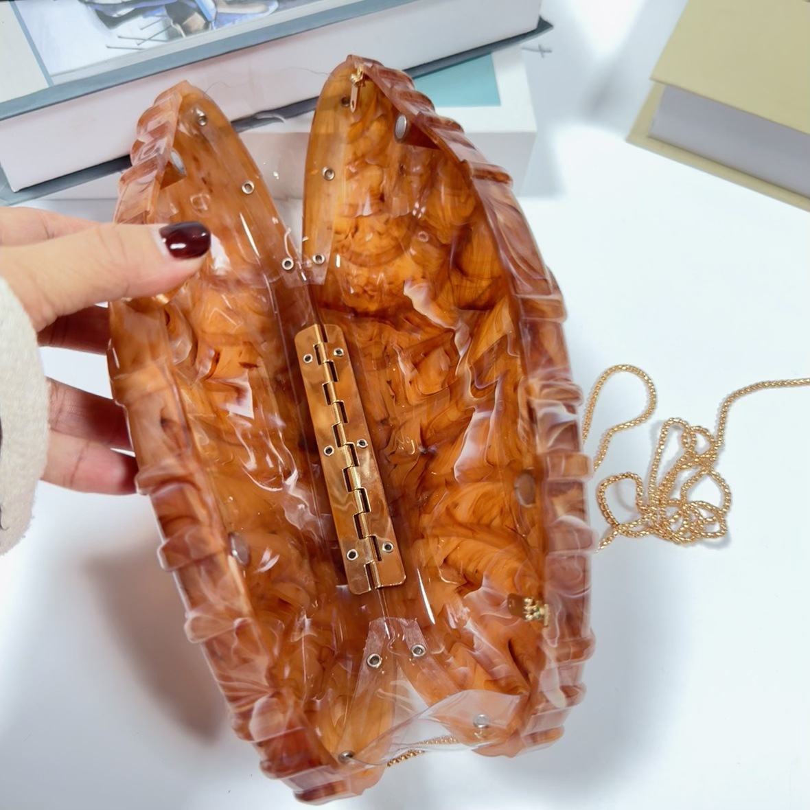 2025 New cross-border women's fashion wave motorcycle export acrylic bag stone box clutch and dinner bag Item Picture