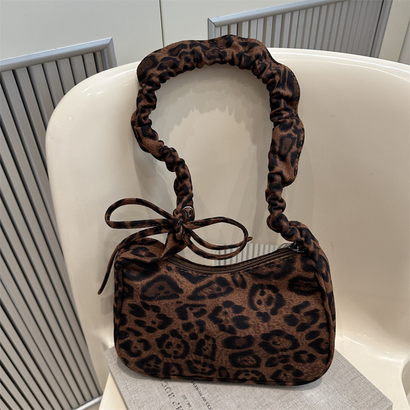 Cross-border pleated large-capacity leopard print women's bag 2024 New autumn and winter commuting dumpling bag Cloud single-shoulder crossbody bag for women full figure