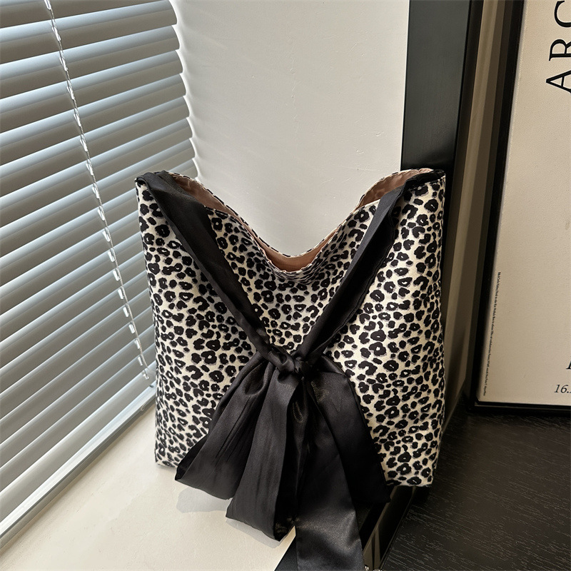2025 New style simple, fashionable and individual design leopard print bag, stylish large-capacity silk scarf, shoulder strap, underarm bracket special bag for women full figure
