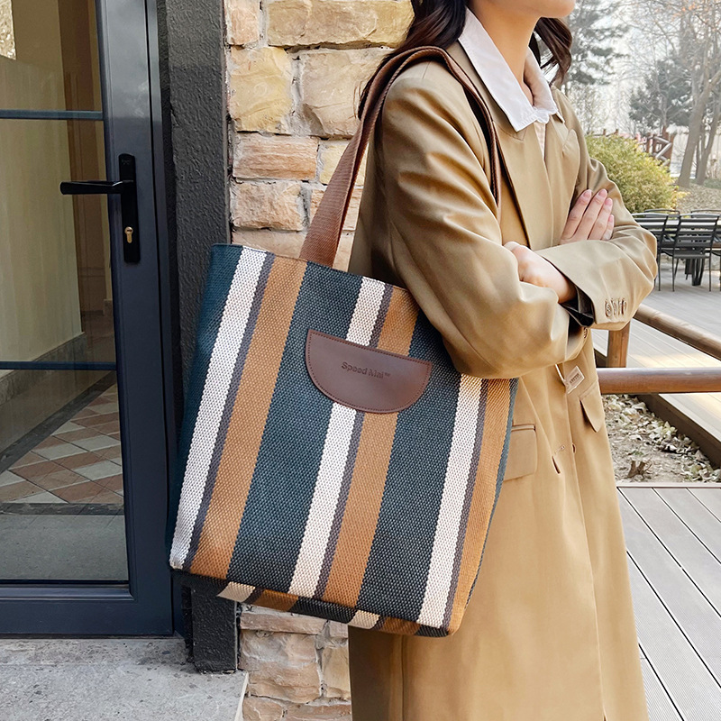 Cross-border fashion striped printed bucket cloth bag 2025 New style color-blocking versatile hand-held cloth pocket single-shoulder bag Specification drawing