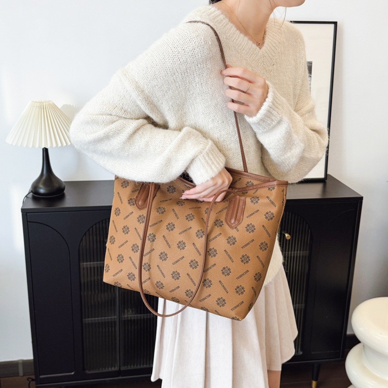 Large-capacity women's bag, soft leather texture, 2024 new trendy and fashionable handbag, European and American tote bag, versatile shoulder bag details Picture