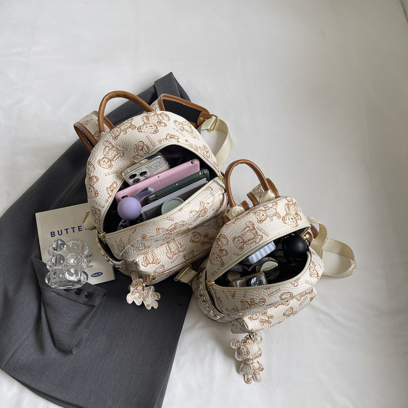 A high-end printed backpack for casual women's trade, a niche design with riveted printed bear PU soft leather bag for women Application Scenario
