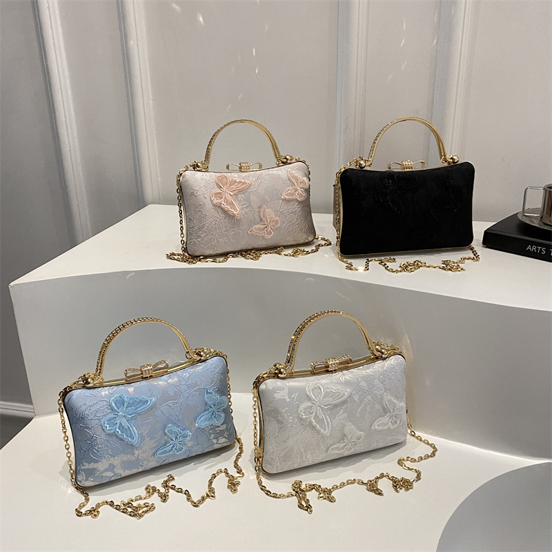 A niche design Butterfly Love Flower white small square bag 2025 new model chain handbag crossbody bag Application Scenario