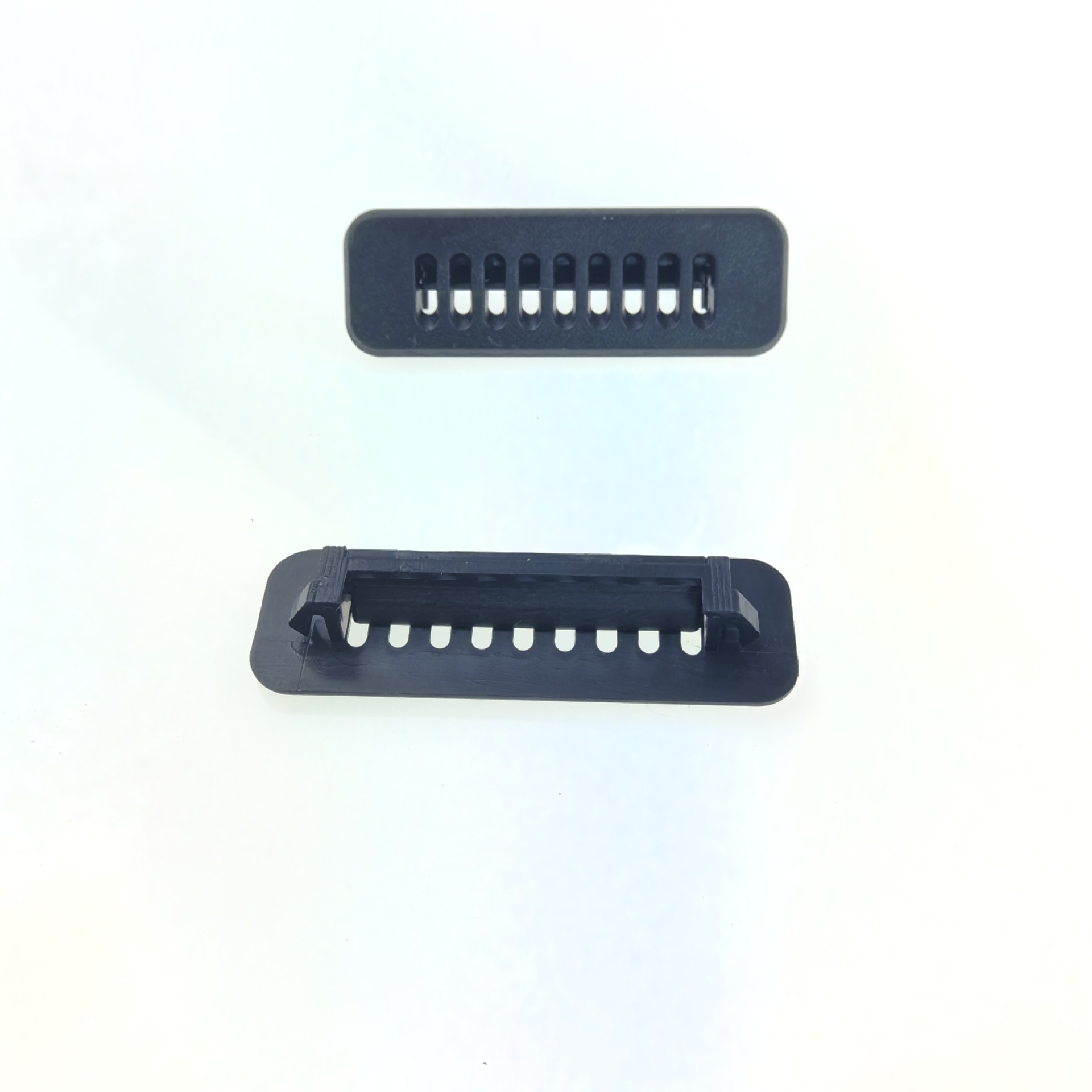 New Chinese-style door and window accessories system window drainage trough cover, process hole cover, drainage hole cover, windproof and mosquito-proof drainage cover Application Scenario