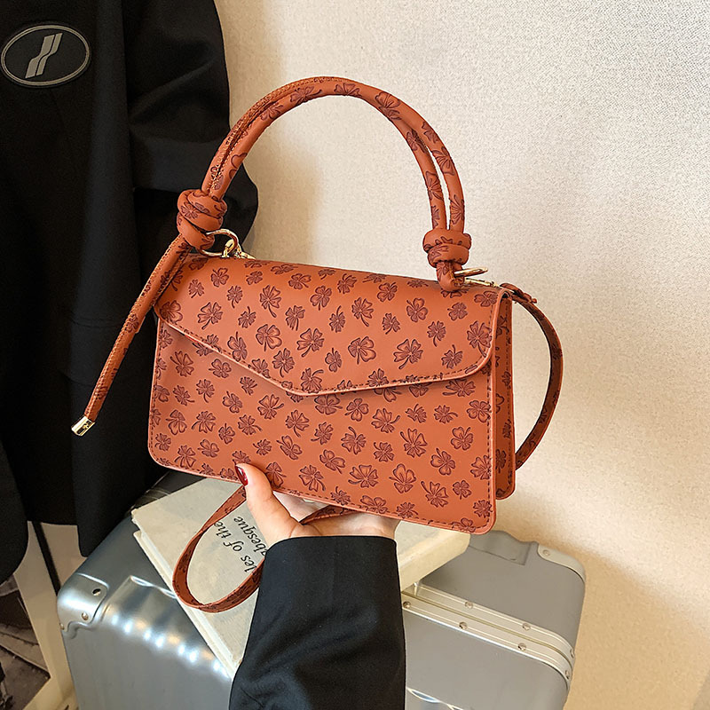 A new spring 2025 niche design bag, a fashionable and high-quality crossbody retro small square bag with simple embossed patterns full figure
