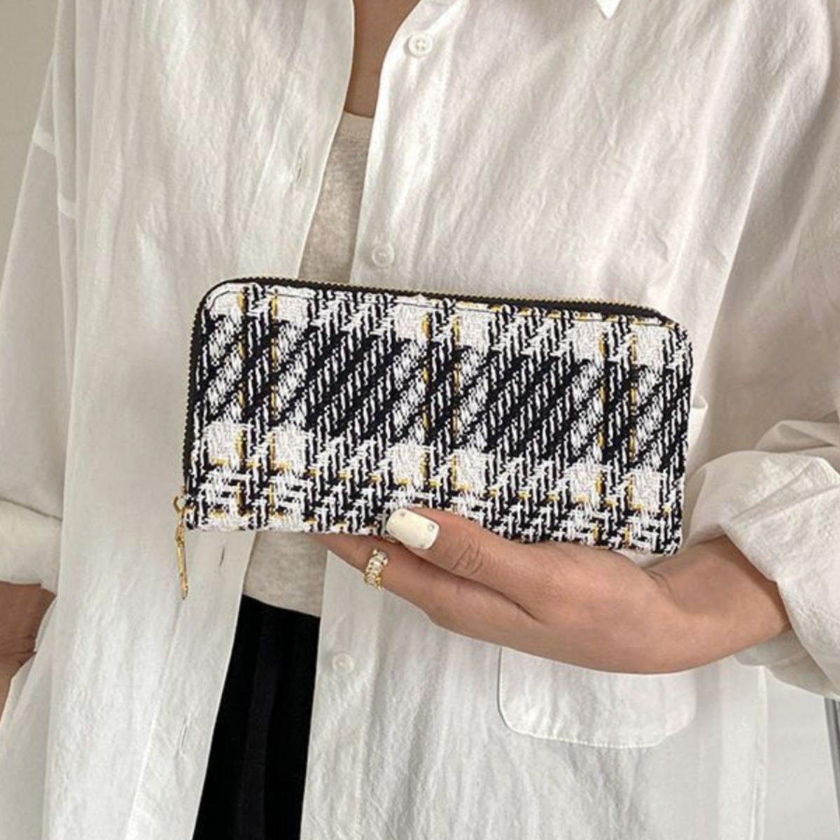 Xiaoxiangfeng Long Wallet for Women, 2024 New woven checkered mobile phone case, large capacity hand-held coin purse for women Application Scenario