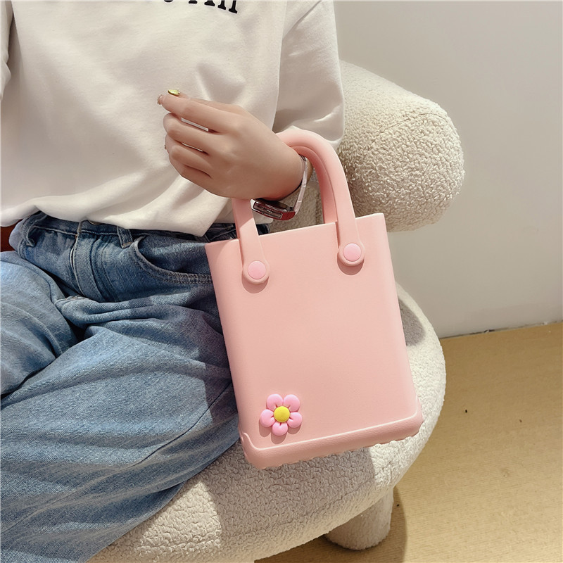 EVA's new jelly bag, DIY hole bag, cute flower accessories, summer beach vacation bag, simple hand-held women's bag Application Scenario