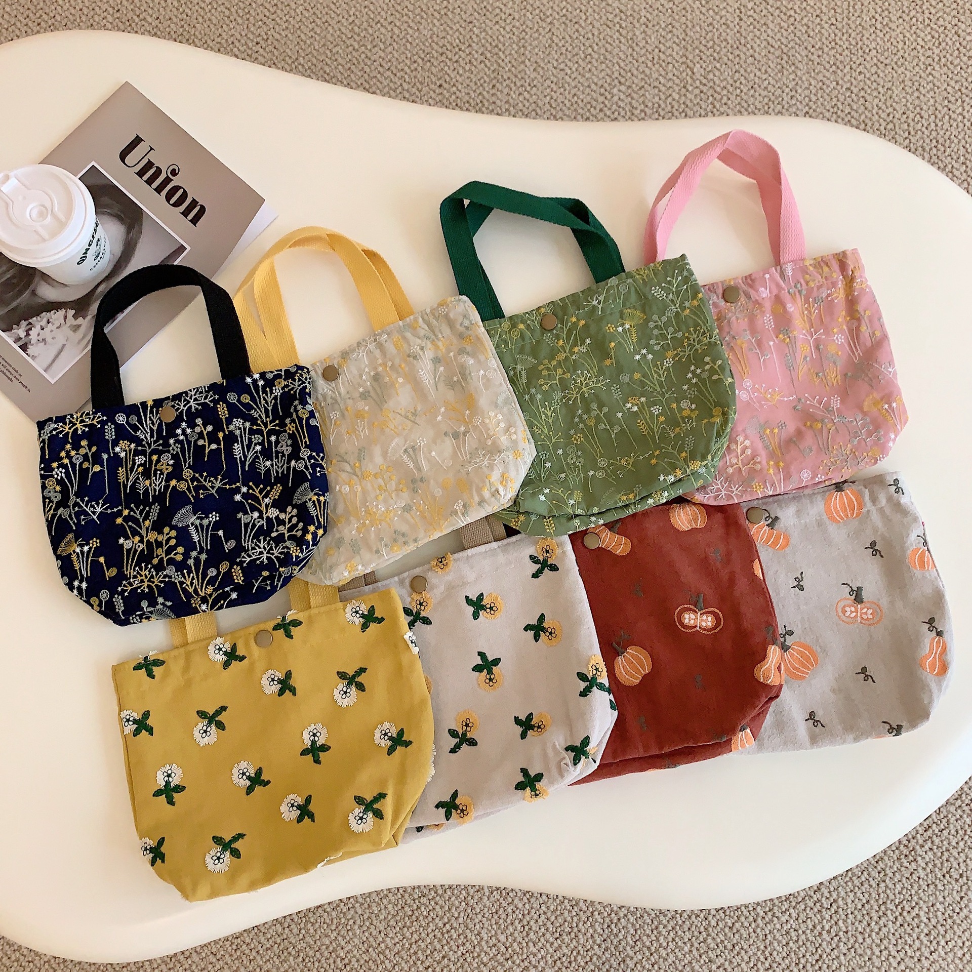 211212 Artistic and casual hand-held small bag, work lunch bag, women's crossbody bag for storing miscellaneous items, portable hand-held cloth bag details Picture