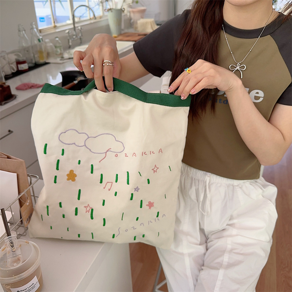 44282 Embroidered flower casual and laid-back style ins artistic hand-held single-shoulder bag, shopping bag, canvas bag, schoolbag Application Scenario