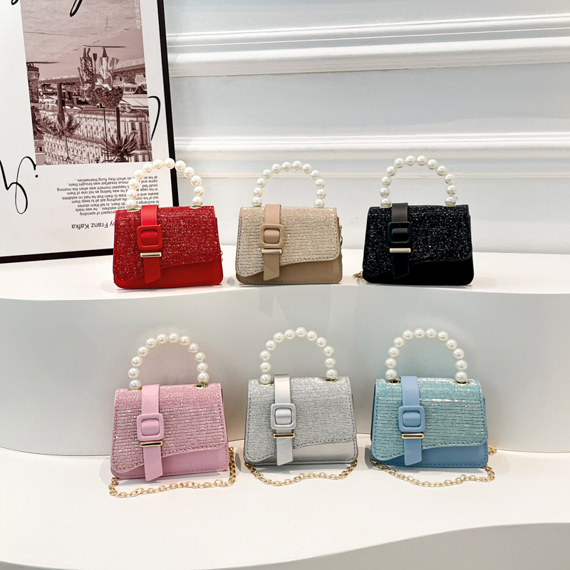 Trendy new Spring Casual 2025 Korean style simple and fashionable single-shoulder crossbody handbag for ladies Application Scenario