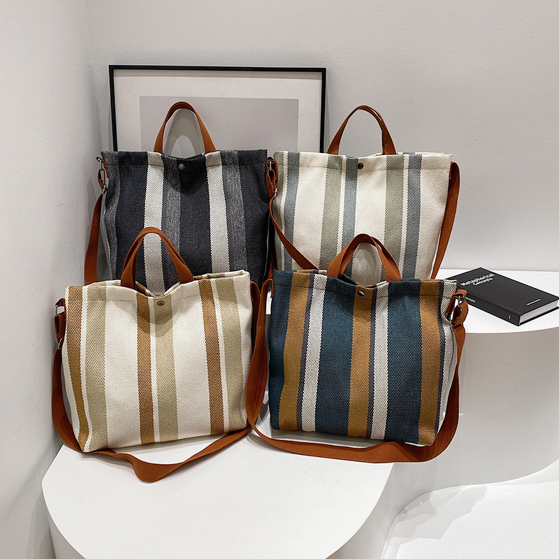 A casual striped, simple and large-capacity bag for women, a new autumn/winter 2024 trendy and fashionable ins nylon single-shoulder tote bag Application Scenario