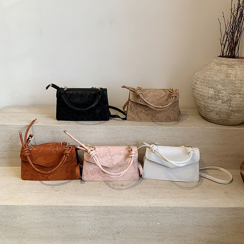 Cross-border retro-textured hand-held small bag for women, 2025 new niche embossed bag, simple and versatile single-shoulder crossbody bag Application Scenario