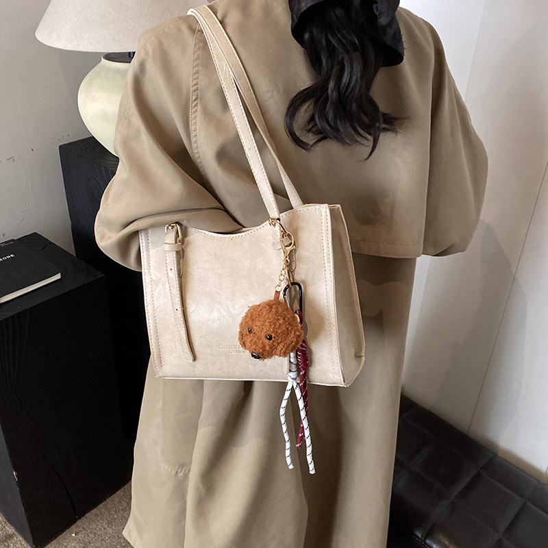 The new 2024 winter collection features a niche design that goes well with Instagram. This year, Korean-style single-shoulder underarm bags and commuter tote bags are in fashion details Picture